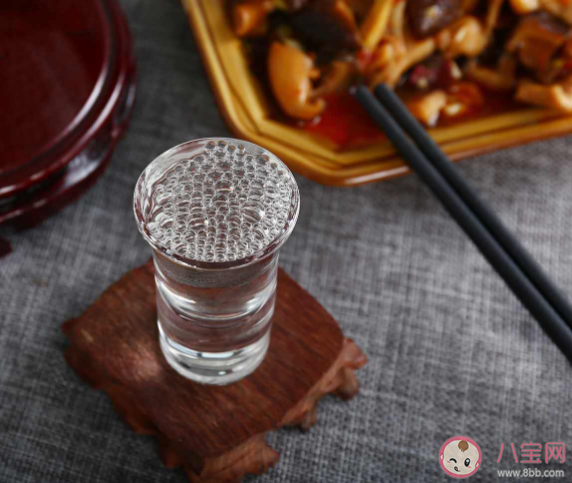 误喝工业酒精到底有多危险 工业酒精和食用酒精的区别 误喝工业酒精到底有多危险 工业酒精和食用酒精的区别