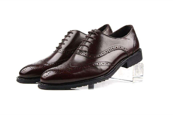 皮鞋有褶皱怎么恢复 皮鞋有褶皱是正常的吗 皮鞋有褶皱怎么恢复 皮鞋有褶皱是正常的吗