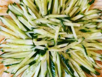 拌豆腐皮的做法 家常黄瓜拌豆腐皮做法介绍5