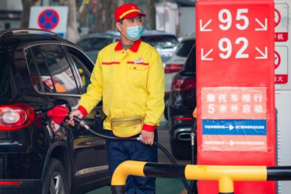 汽车加油加满好还是不加满好 汽车加油多少钱一升 汽车加油加满好还是不加满好 汽车加油多少钱一升