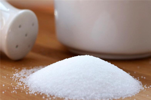 食盐结块了怎么弄撒 食盐放在什么容器里比较好 食盐结块了怎么弄撒 食盐放在什么容器里比较好