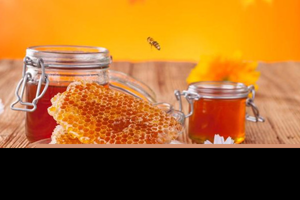 蜂蜜放了三四年还能吃吗 蜂蜜什么样是变质了 蜂蜜放了三四年还能吃吗 蜂蜜什么样是变质了