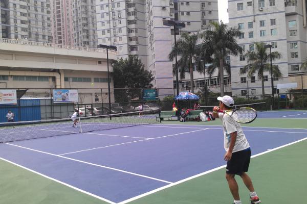 打网球要注意什么 打网球要戴护腕吗