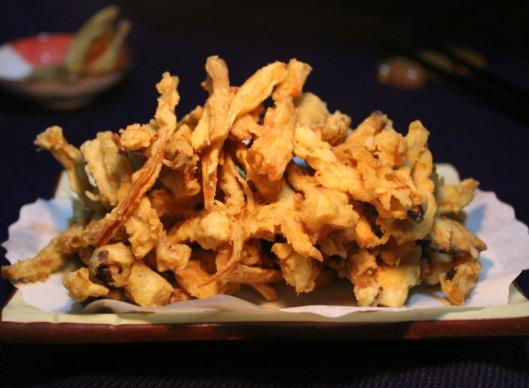 炸蘑菇可以用香菇吗?炸蘑菇焯水还是直接炸酥脆