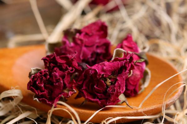 玫瑰茶对胃有没有什么伤害 玫瑰茶对女性有什么好处 玫瑰茶对胃有没有什么伤害 玫瑰茶对女性有什么好处