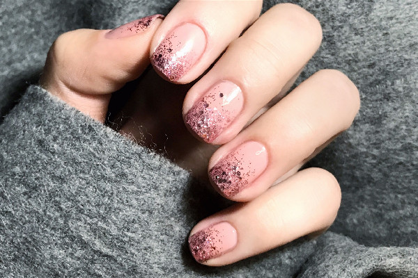 光疗胶和加固胶一样吗 光疗胶烤不干什么原因 光疗胶和加固胶一样吗 光疗胶烤不干什么原因