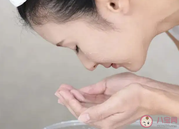洗脸最好用热水还是凉水 每天洗几次脸最好 洗脸最好用热水还是凉水 每天洗几次脸最好