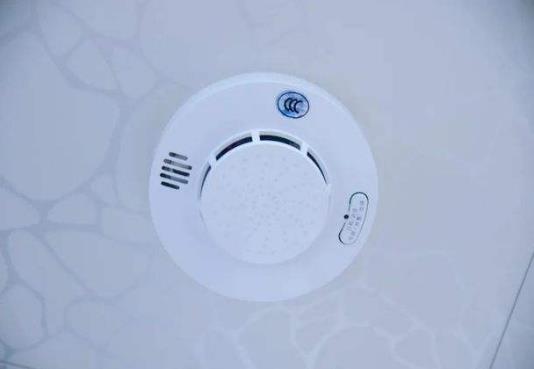 烟雾报警器一直响怎么关?烟雾报警器是怎么工作的
