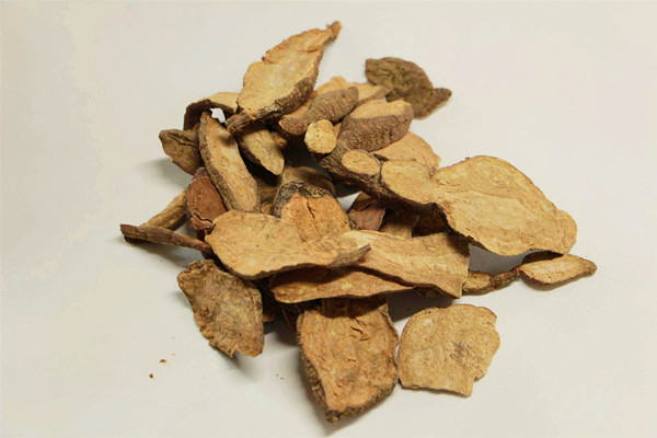 何首乌哪些人不能吃 何首乌能和枸杞子一起泡水喝吗 何首乌哪些人不能吃 何首乌能和枸杞子一起泡水喝吗