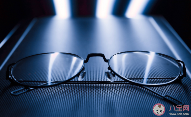 镜片也有保质期吗 有哪些常见方法可以减少眼镜片划伤 镜片也有保质期吗 有哪些常见方法可以减少眼镜片划伤