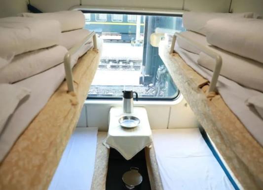 买高级软卧的人多吗?高级软卧有情侣车厢吗