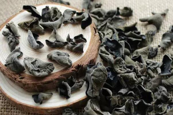 黑木耳有酸味能吃吗 黑木耳有酸味是怎么回事 黑木耳有酸味能吃吗 黑木耳有酸味是怎么回事