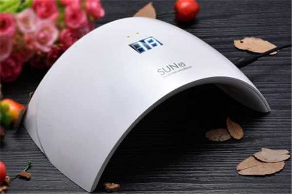 美甲灯温度多高 美甲灯照的指甲疼 美甲灯温度多高 美甲灯照的指甲疼