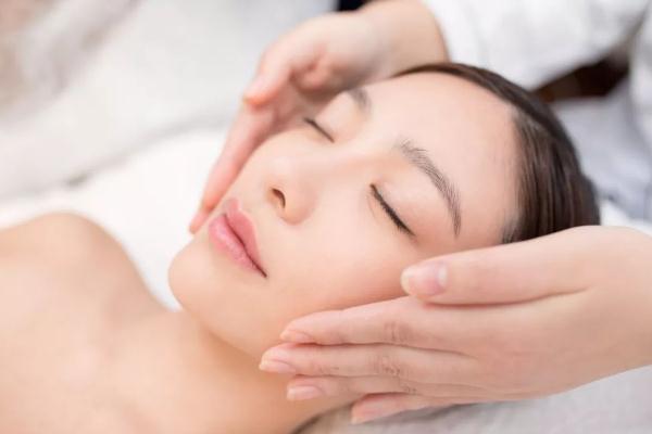 面部刮痧一周几次比较好 自己的脸部刮痧怎么刮