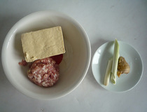 炸豆腐丸子 家常炸豆腐丸子做法步骤1