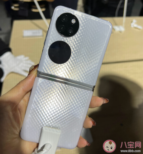 折叠屏手机买大还是买小 怎样选择折叠屏大小