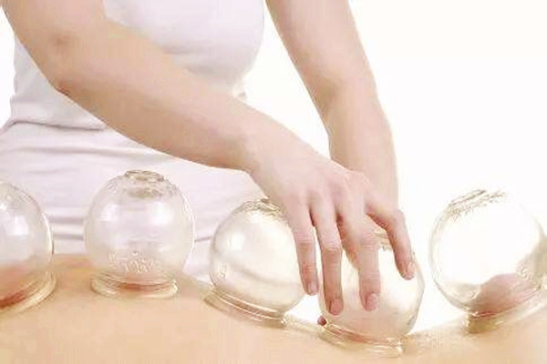 拔火罐后多长时间可以洗澡 拔火罐之前可以洗澡吗 拔火罐后多长时间可以洗澡 拔火罐之前可以洗澡吗