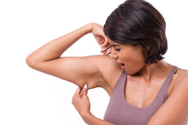 拜拜肉会影响肩宽吗 拜拜肉有什么危害 拜拜肉会影响肩宽吗 拜拜肉有什么危害