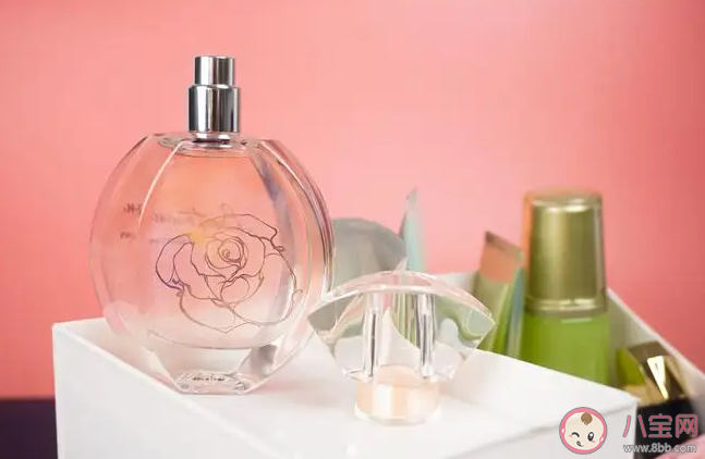 香水的四大香调是什么 选购香水时要注意哪些事情 香水的四大香调是什么 选购香水时要注意哪些事情