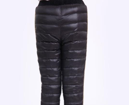 羽绒裤有浮毛是不是质量不行?冬天穿羽绒裤里面还要穿秋裤吗