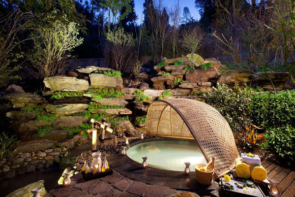 泡温泉多久泡一次合适 泡温泉能去湿气吗 泡温泉多久泡一次合适 泡温泉能去湿气吗