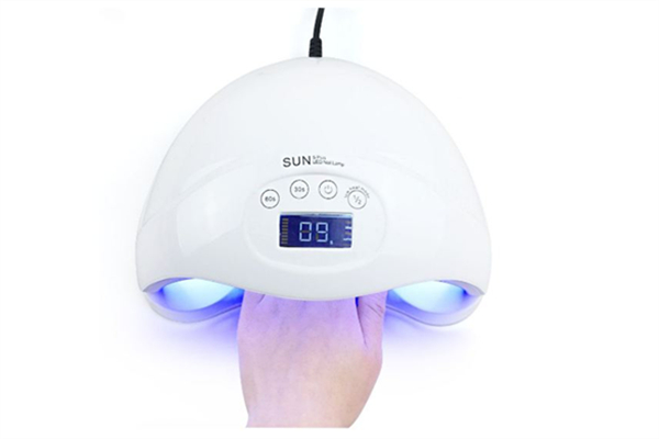 美甲灯照不干怎么回事 美甲灯一般照多久 美甲灯照不干怎么回事 美甲灯一般照多久