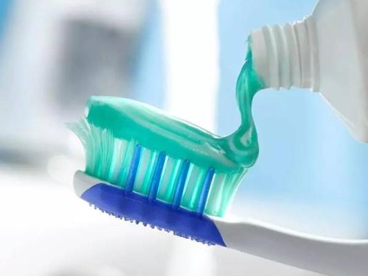 含氟牙膏能修复轻微龋齿吗?含氟牙膏可以吞咽吗?